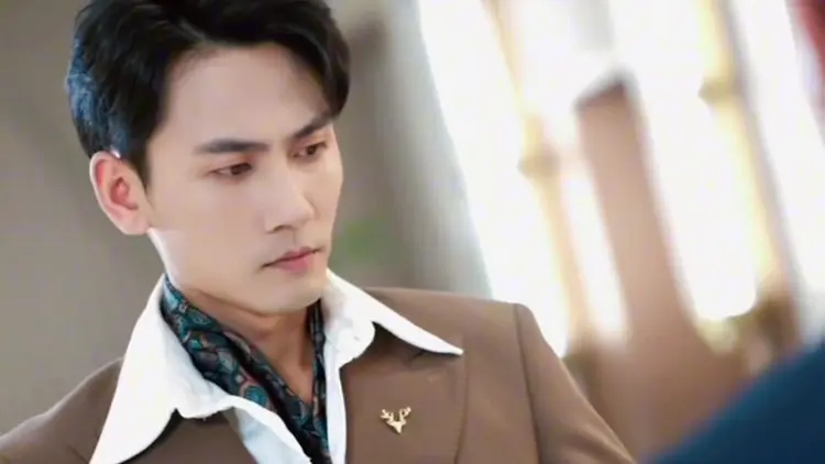 Tạ Dư Vọng là nam diễn viên Trung Quốc nổi tiếng với lối diễn xuất đa dạng