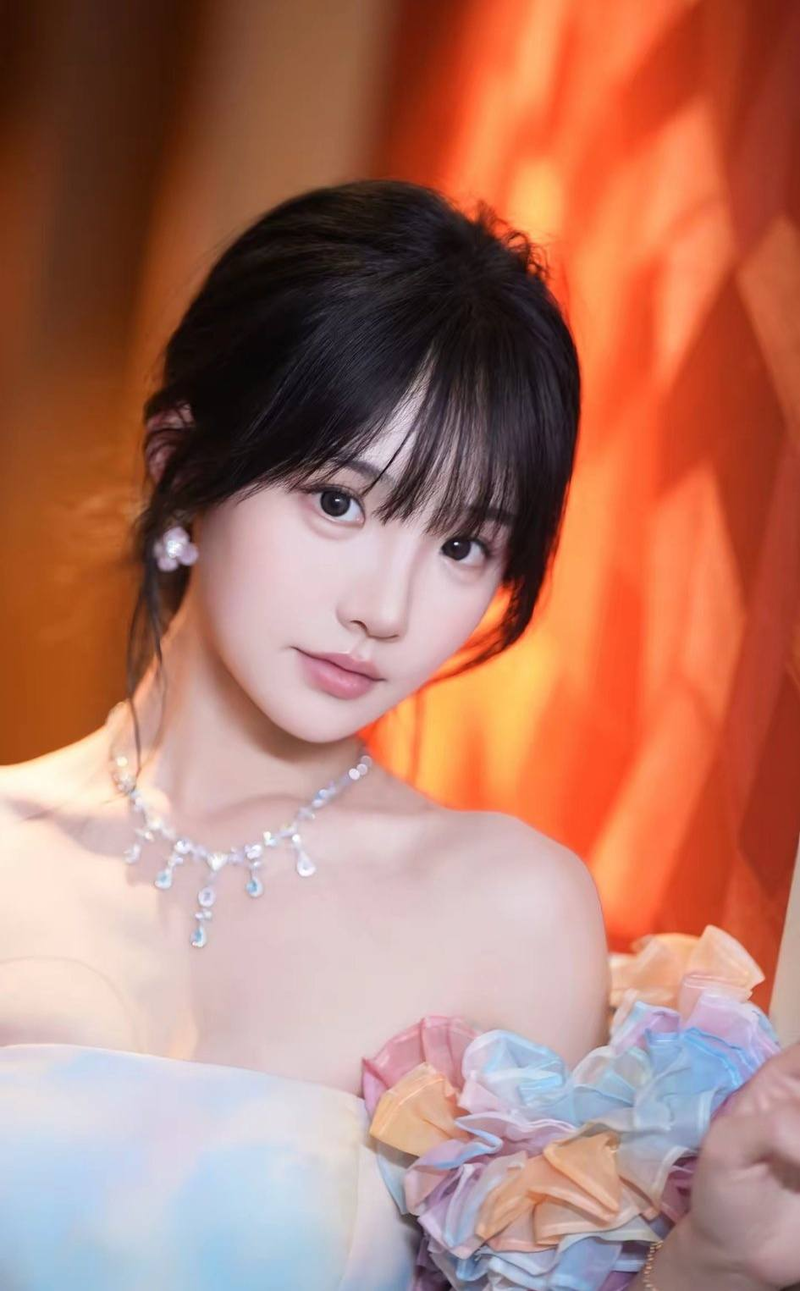 Nữ diễn viên xinh đẹp Giả Dực Tuyên