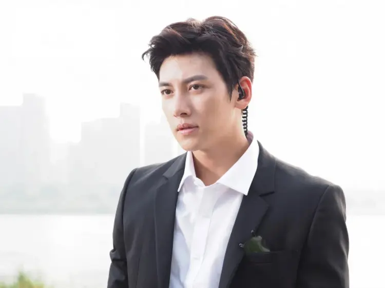 Ji Chang Wook góp mặt trong hàng loạt phim hành động, lãng mạn đình đám
