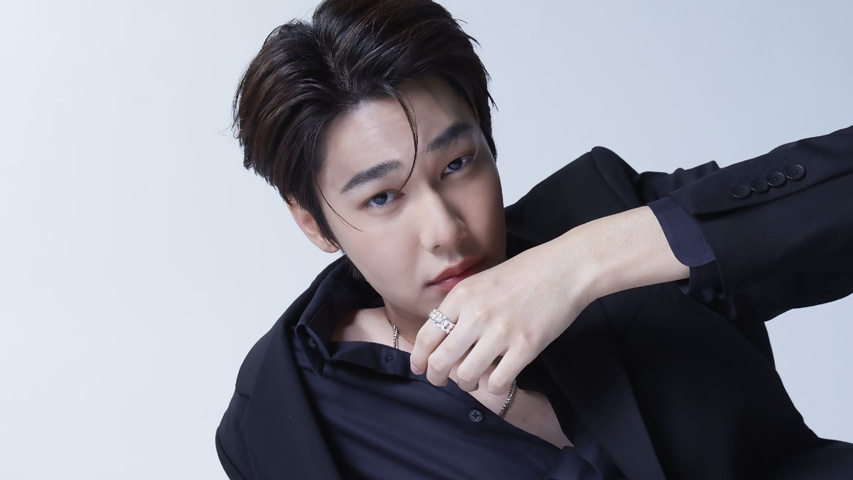 Dew Jirawat - Mỹ nam sở hữu chiều cao 1m90 ấn tượng