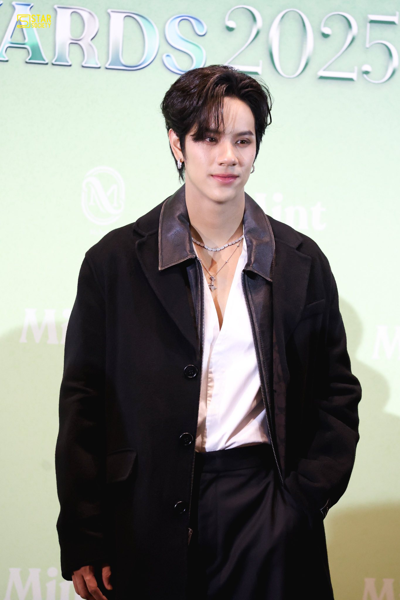 Mang trong mình dòng máu Việt, Nanon Korapat nhận được nhiều tình cảm yêu mến từ khán giả Việt Nam