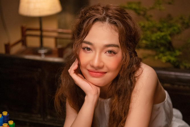 Hoàng Duyên mang đến màu sắc âm nhạc độc đáo nhưng đã phải chia tay chương trình ở Live Stage 2.