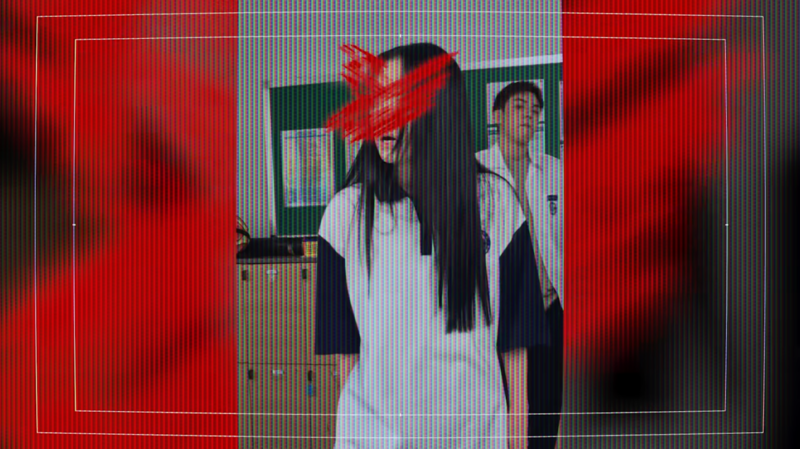 Siêu phẩm tâm lý giật gân được mong chờ nhất cuối năm 2025 "Dear X" (Gửi X) tập 1 sẽ chính thức lên sóng vào ngày 06/11. Sự chờ đợi của khán giả dường như đã lên đến đỉnh điểm, không chỉ vì đây là tác phẩm đánh dấu sự trở lại của đạo diễn "vàng" Lee Eung Bok (Goblin, Sweet Home), mà còn vì cú lột xác 180 độ của Kim Yoo Jung.