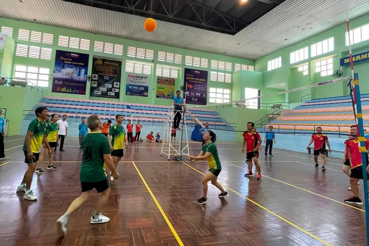 Vận động viên trong đội phải mặc đồng phục cùng màu và kiểu dáng để đảm bảo tính chuyên nghiệp