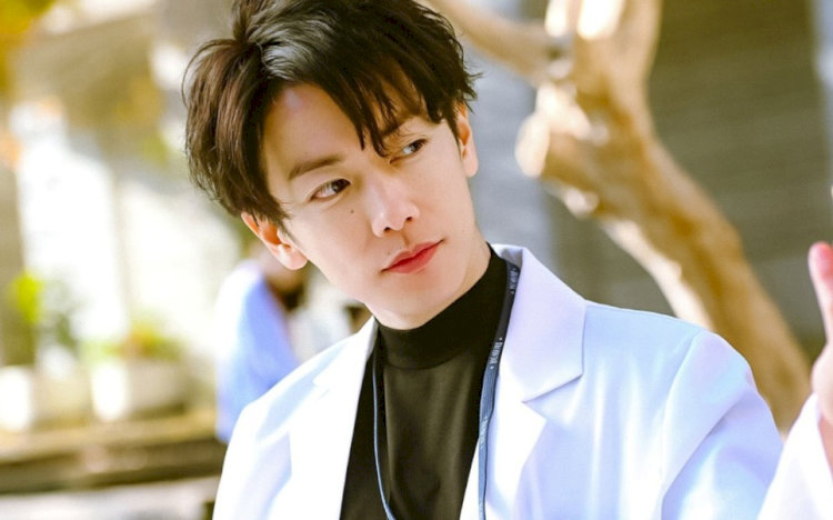 Satoh Takeru – người đàn ông khiến màn ảnh Nhật Bản thêm chiều sâu bằng ánh nhìn trầm lắng và trái tim ấm áp.