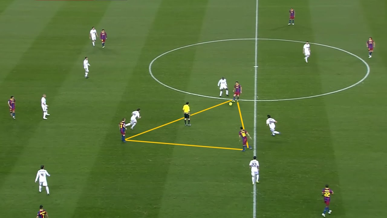 Sự đa năng của các cầu thủ và chiến thuật thông minh là yếu tố giúp đội bóng giành thắng lợi