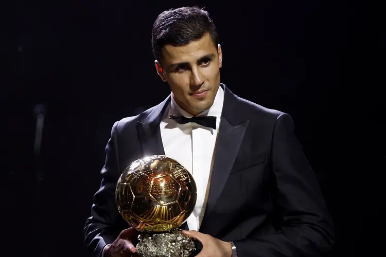 Những tài năng trẻ đang lên như Rodri (Quả bóng vàng 2024), có thể khiến khả năng tranh giải Ballon d’Or của Messi gặp nhiều khó khăn