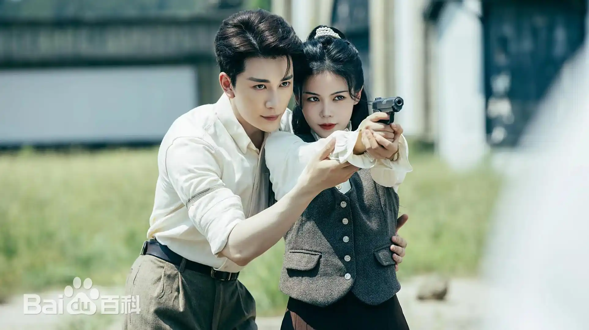 “Phong Nguyệt Vô Biên” thu hút đông đảo khán giả bởi bối cảnh dân quốc kịch tính, cốt truyện ngược tâm nhưng cuốn hút.