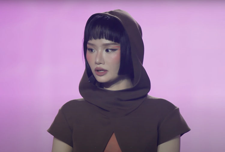 Miu Lê, "chị đại" đa tài từ âm nhạc đến điện ảnh, là đội trưởng tại Em Xinh Say Hi với những nước đi chiến thuật táo bạo, luôn nằm trong top có điểm số cao.