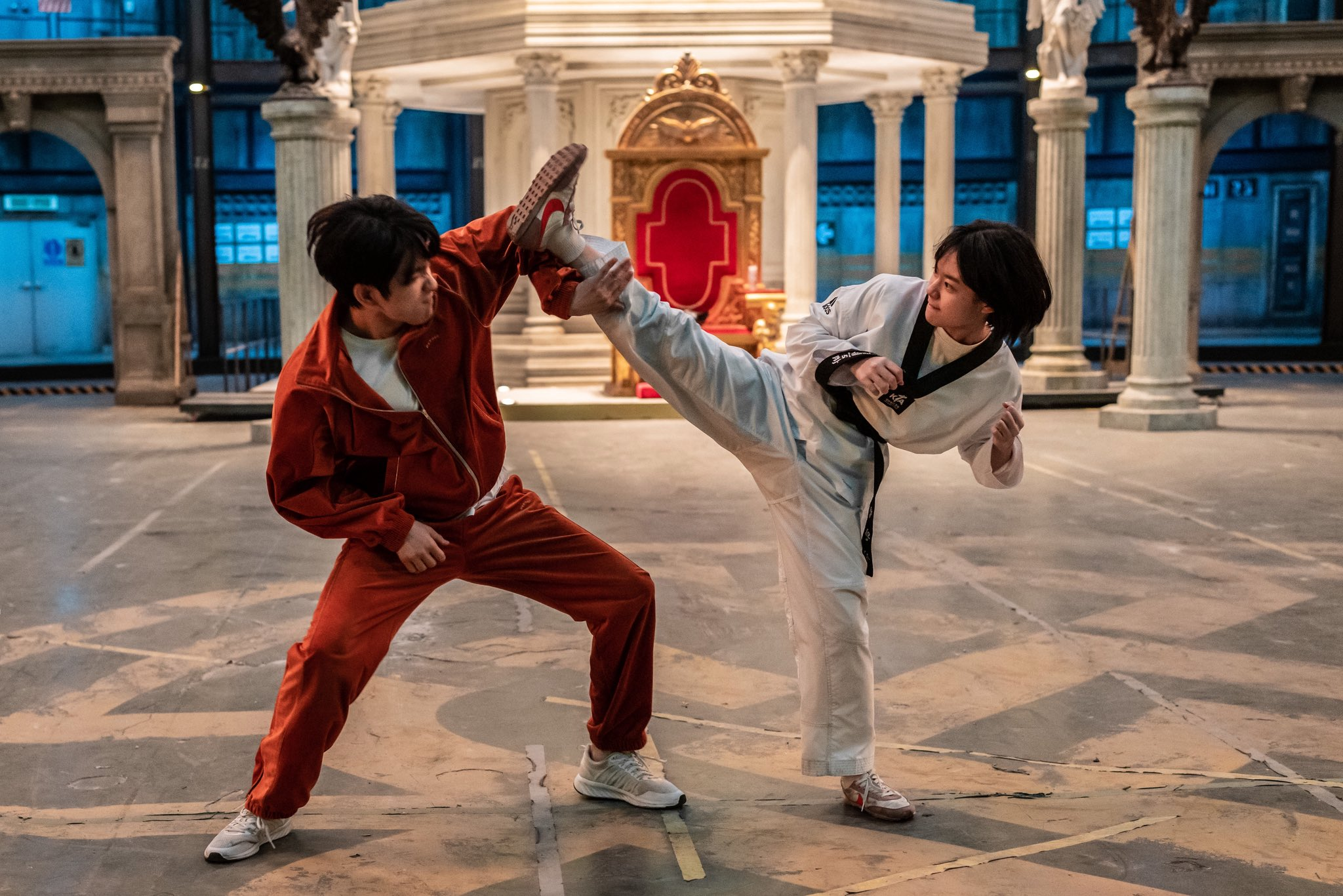 Bộ phim khai thác chủ đề tình cảm gia đình, tình bạn, sự hy sinh và khát vọng làm điều đúng đắn