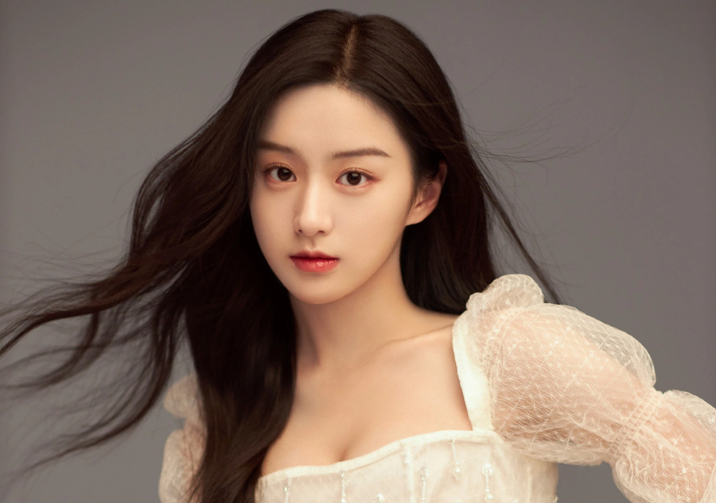 Bao Thượng Ân gây ấn tượng với diện mạo xinh đẹp thanh thuần