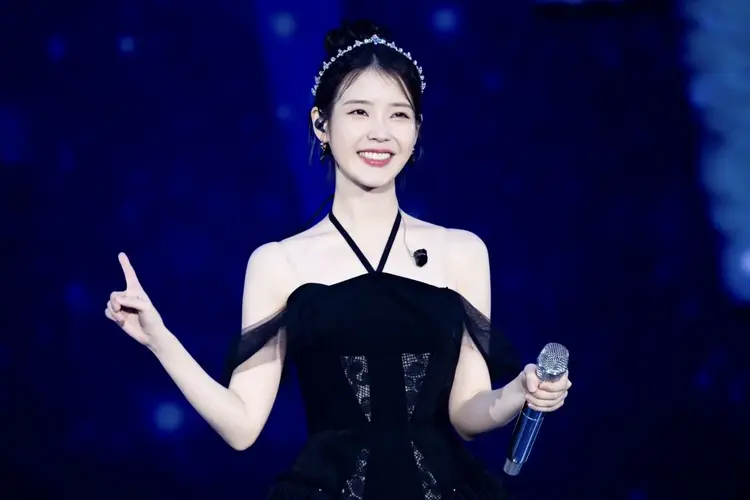 IU thành công trong cả sự nghiệp ca hát lẫn diễn xuất
