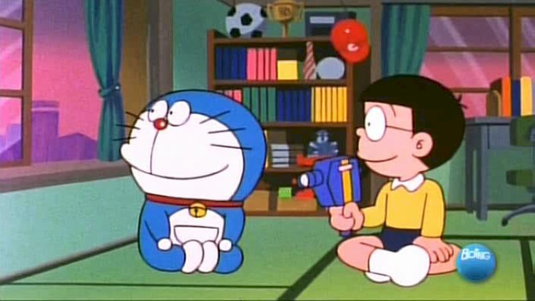 Doraemon và Nobita bay trên chong chóng tre, mỉm cười giữa bầu trời xanh trong của tuổi thơ