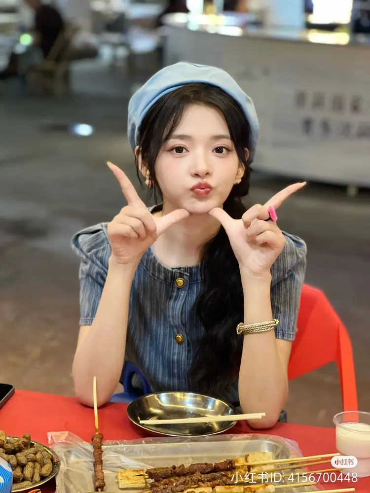 Mễ Kỳ (Mǐ Qī) là “cô vợ quốc dân” trên màn ảnh ngắn với gương mặt nhỏ nhắn và đáng yêu đặc trưng.