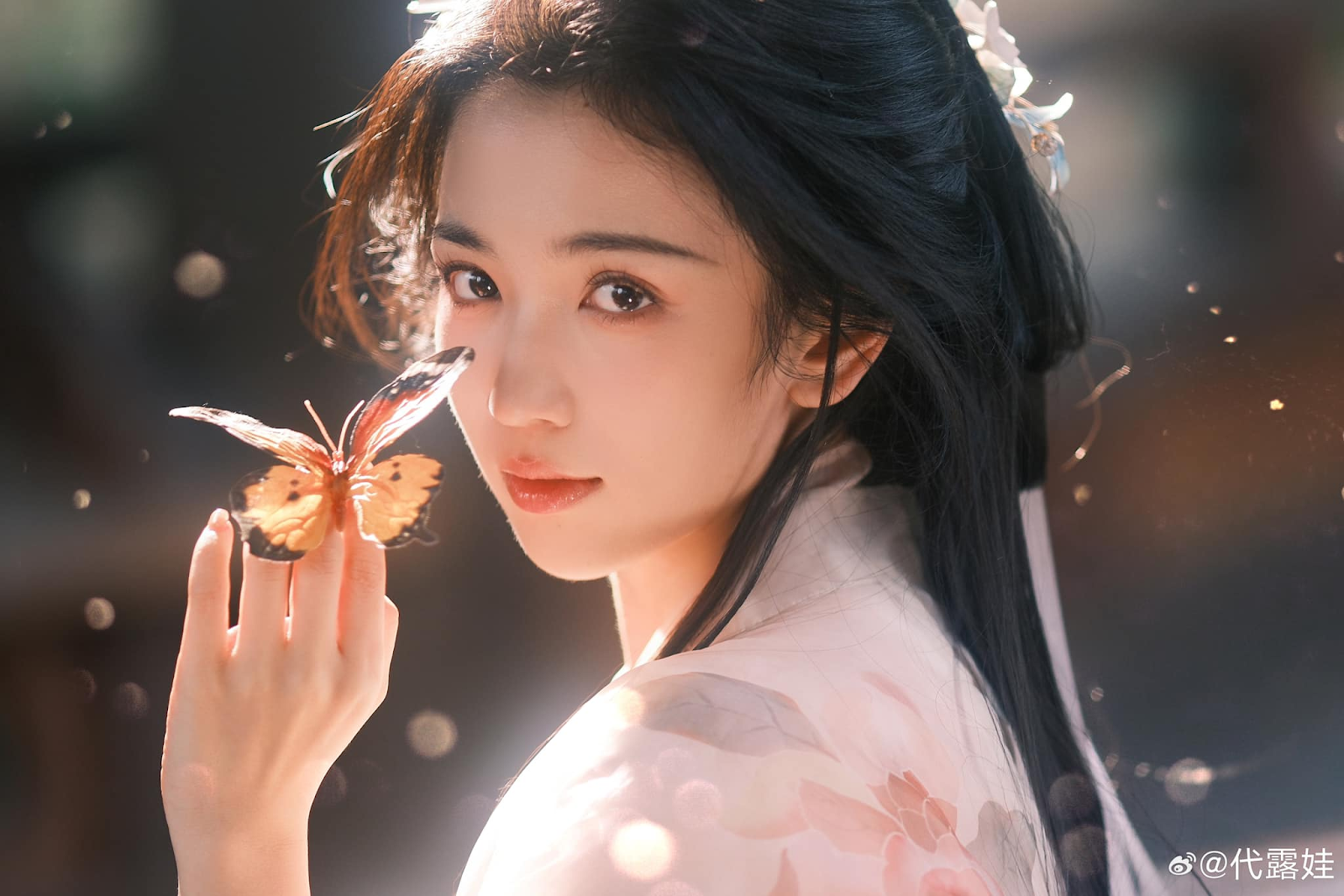 Vẻ xinh đẹp của nữ diễn viên Đại Lộ Oa