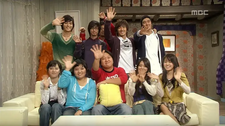 Trong Nonstop 5, Lee Seung-gi vào vai sinh viên trẻ trung, có phần hậu đậu nhưng rất tốt bụng và chân thành