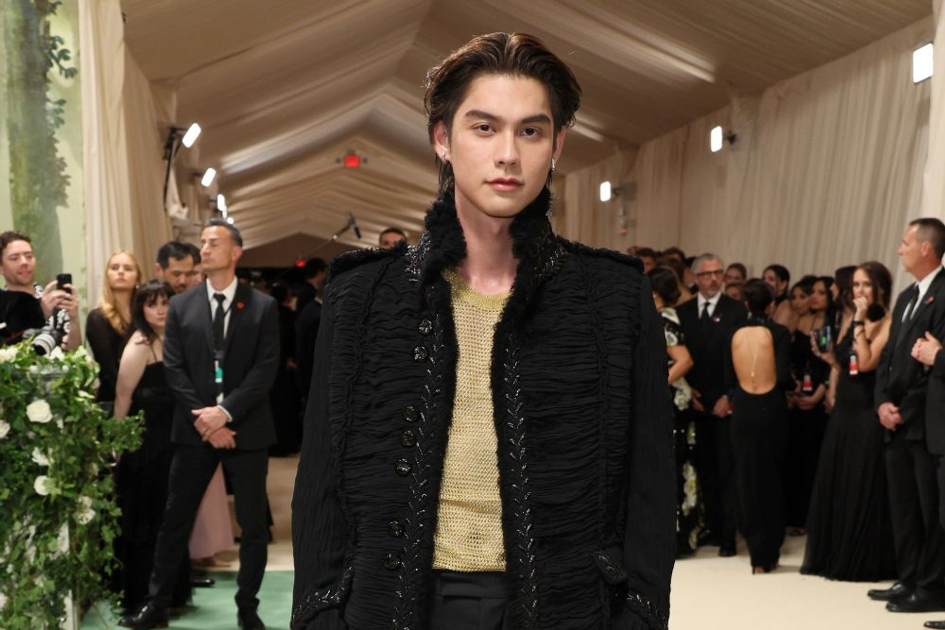 Bright Vachirawit là nghệ sĩ nam Thái Lan đầu tiên được mời tham dự sự kiện thời trang danh giá Met Gala 2024