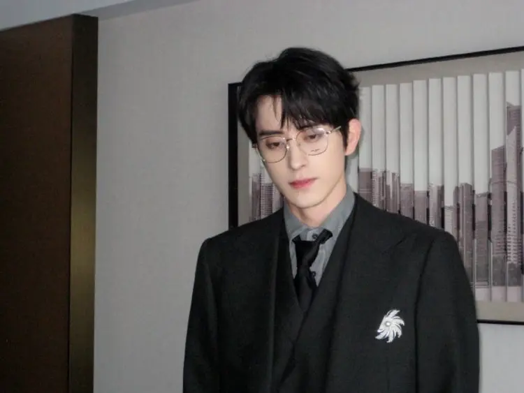 Ngao Thụy Bằng hiện tại với phong thái tự tin và trưởng thành của một diễn viên chuyên nghiệp, sẵn sàng chinh phục những thử thách mới trong sự nghiệp