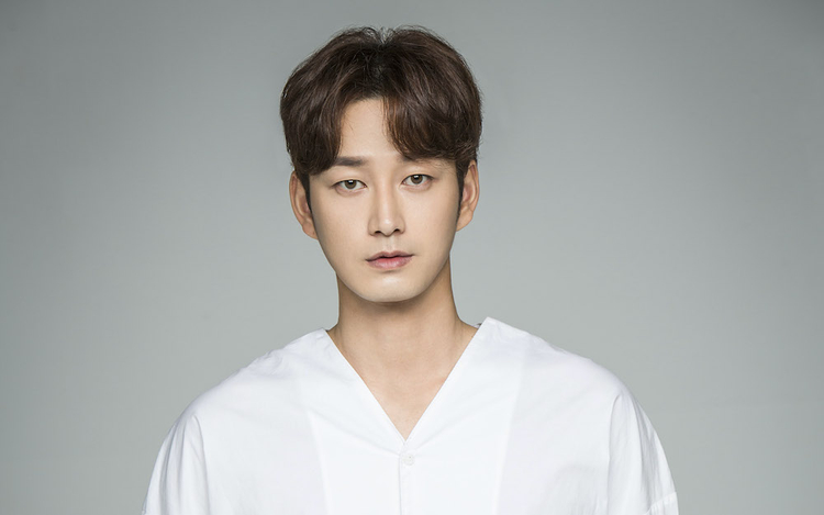 Lee Hyun Wook 