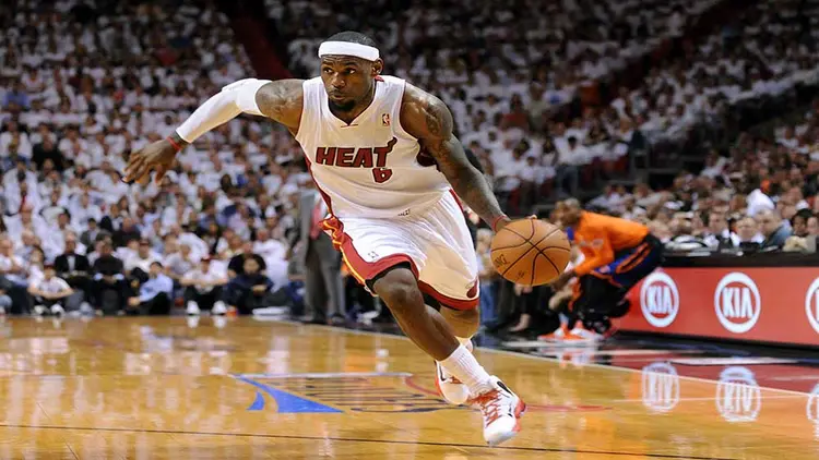 Kỹ thuật Dribbling (dẫn bóng) đặc trưng trên sân bóng rổ