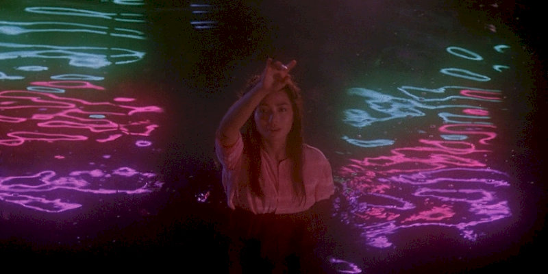 Câu chuyện kể về một chàng trai vô tình giải thoát linh hồn của một cô gái xấu số khỏi chiếc hộp gỗ cổ