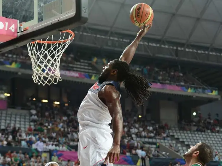 Tiền phong chính trên sân (Power Forward - PF)