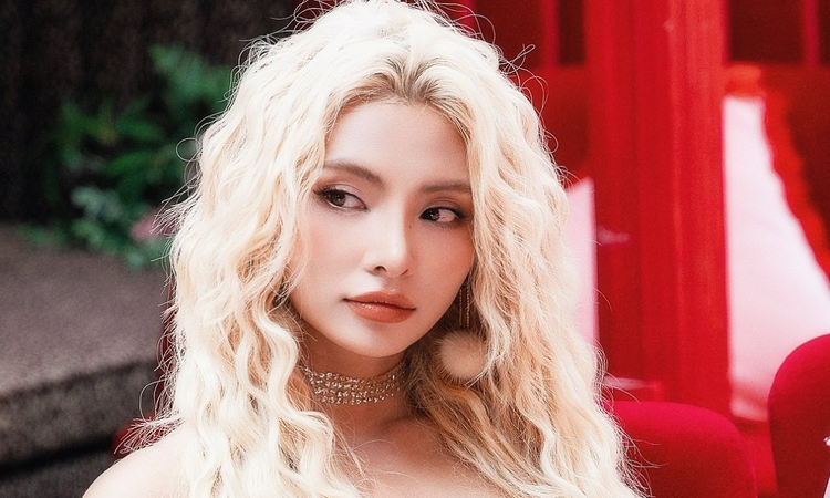 MaiQuinn, "nàng thơ" của DTAP với giọng hát trong trẻo, là thành viên đội "Đôi mắt" và sau đó chuyển sang đội "Kim cương" tại Em Xinh Say Hi.