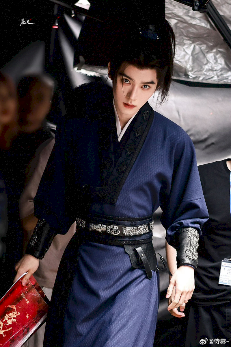 Tạ Yến Lai điềm tĩnh