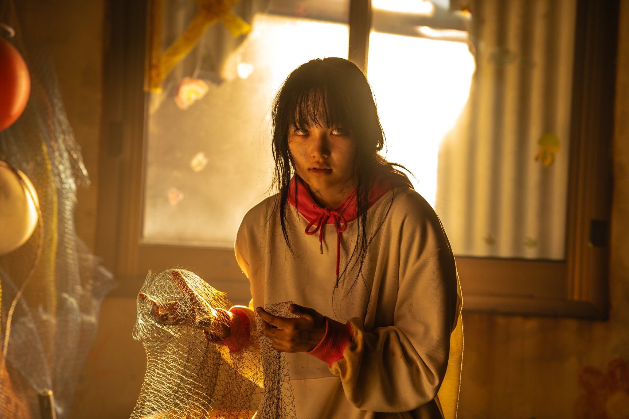 Bộ chinh phục khán giả bằng thông điệp sâu sắc: tình yêu thương có thể vượt lên trên cả nỗi sợ hãi và ranh giới sinh tử