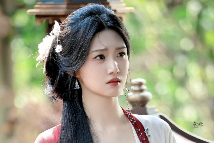 Giữa dàn tiểu hoa nổi bật của màn ảnh Hoa ngữ, Lư Dục Hiểu (Lu Yu Xiao) đang dần khẳng định vị thế riêng bằng nét đẹp thanh thoát