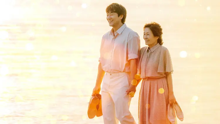 Phim sâu lắng cùng thông điệp “mỗi giai đoạn trong đời đều có vẻ đẹp riêng” khiến người xem cảm động đến nghẹn ngào