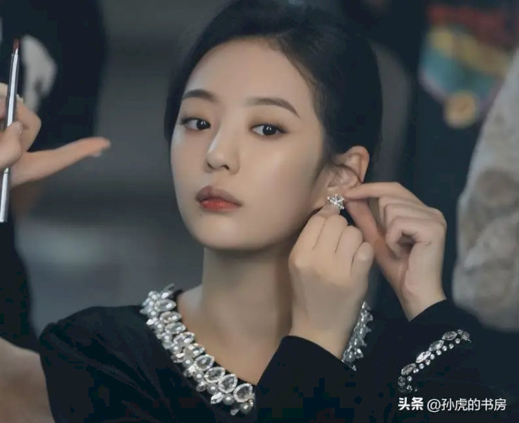 Từ Nghệ Chân là "nữ hoàng báo thù thế hệ mới" của dòng phim ngắn.