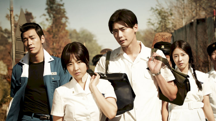 Bên cạnh mối tình tay ba, bộ phim còn khắc họa tinh tế cuộc sống học sinh nông thôn thời kỳ mới