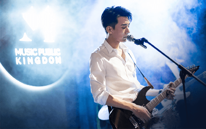 Khi màn đêm gợn sóng