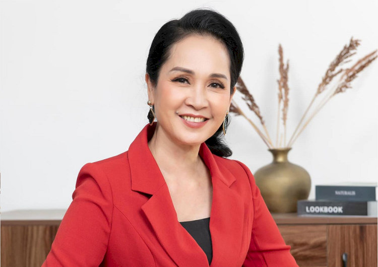 Hiện nay NSND Lan Hương vẫn tích cực tham gia nhiều bộ phim truyền hình và duy trì sức hút, sự nổi tiếng