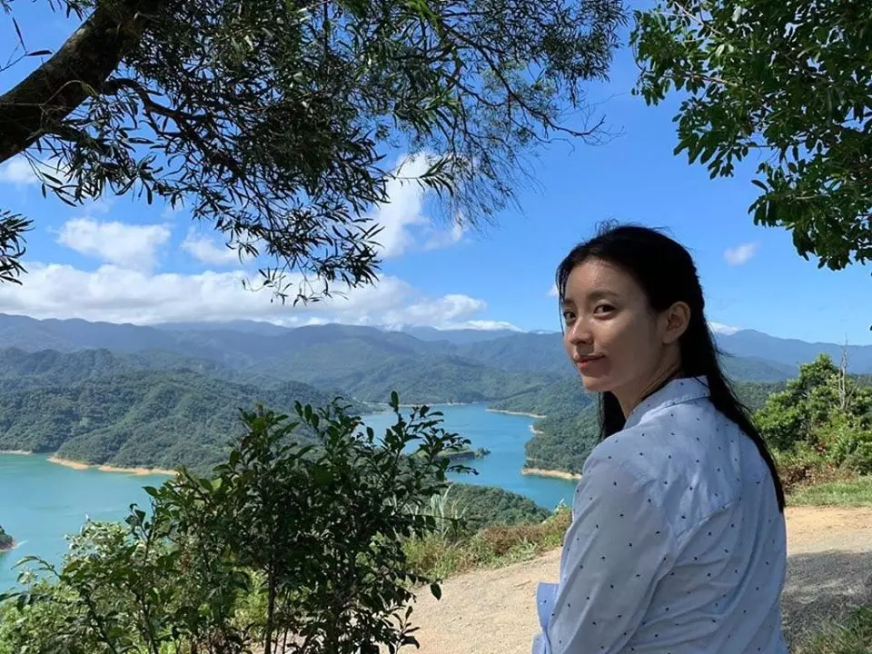 Vẻ đẹp tự nhiên và phong cách thời trang tinh tế của Han Hyo Joo