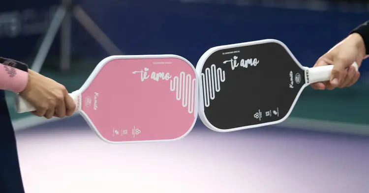 Kích thước và chu vi cán vợt trong việc kiểm soát và tạo sự thoải mái cho người chơi